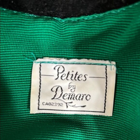 Emerald Green Blazer with Black Collar and Peplum Style - Picture 10 of 11